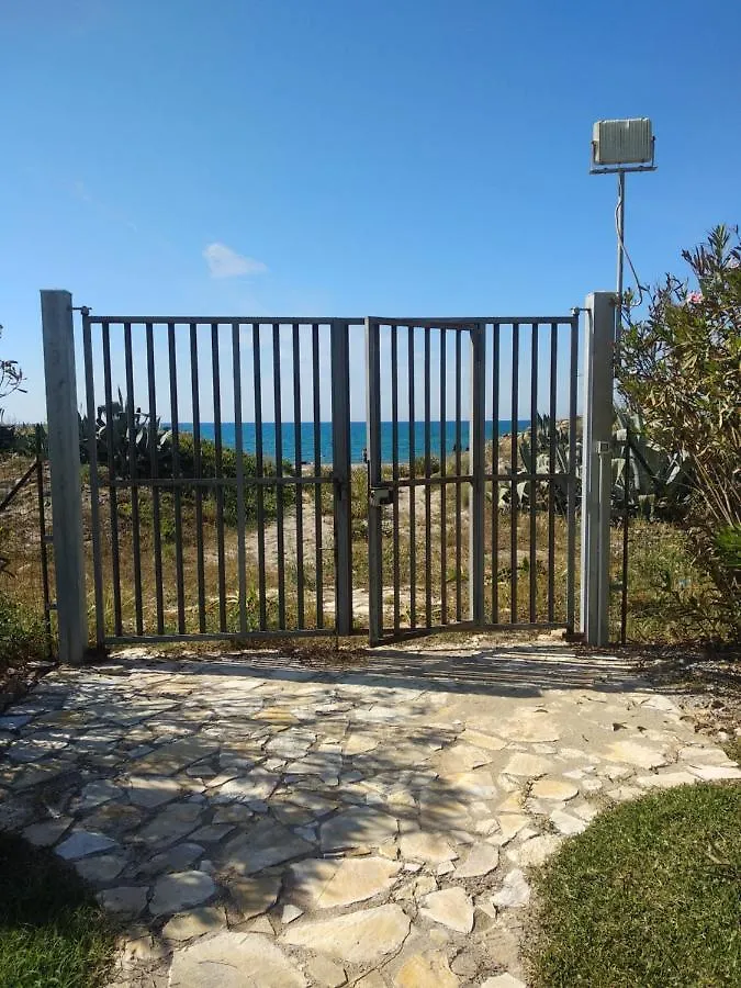 Villa Mansarda Camelie Via Dei Normanni, 45 Campofelice Di Roccella Сasa de vacaciones
