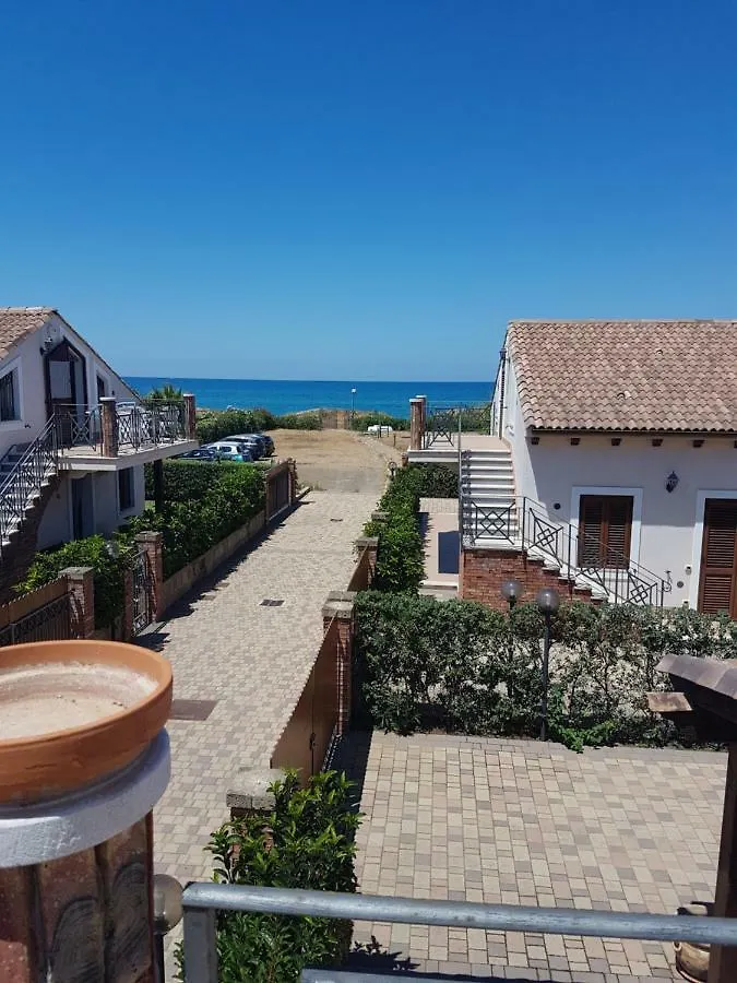 Villa Mansarda Camelie Via Dei Normanni, 45 Campofelice Di Roccella 0*,