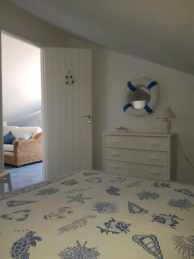 Villa Mansarda Camelie Via Dei Normanni, 45 Campofelice Di Roccella 0*,  Italia