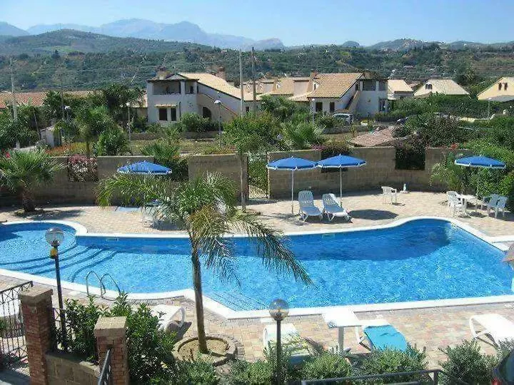 Villa Mansarda Camelie Via Dei Normanni, 45 Campofelice Di Roccella