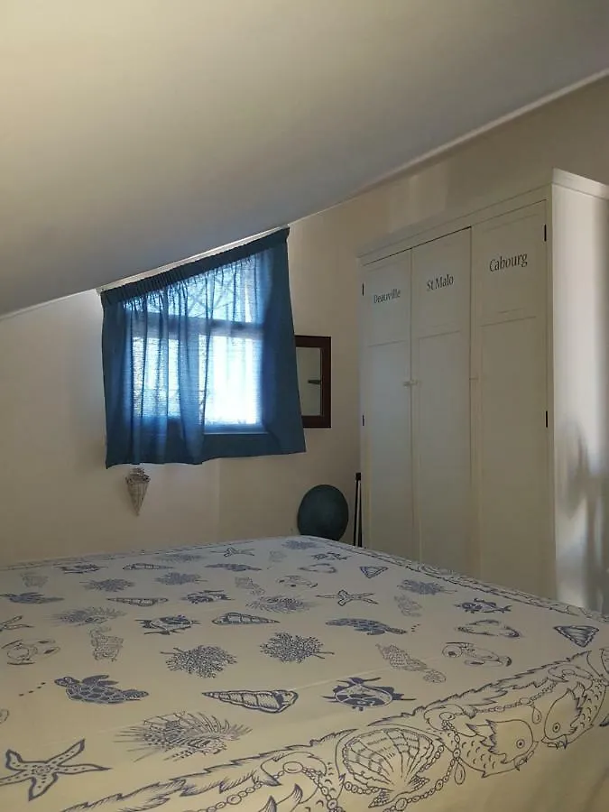 Сasa de vacaciones Villa Mansarda Camelie Via Dei Normanni, 45 Campofelice Di Roccella Italia