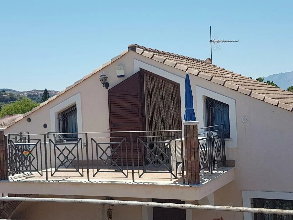 Villa Mansarda Camelie Via Dei Normanni, 45 Campofelice Di Roccella Сasa de vacaciones