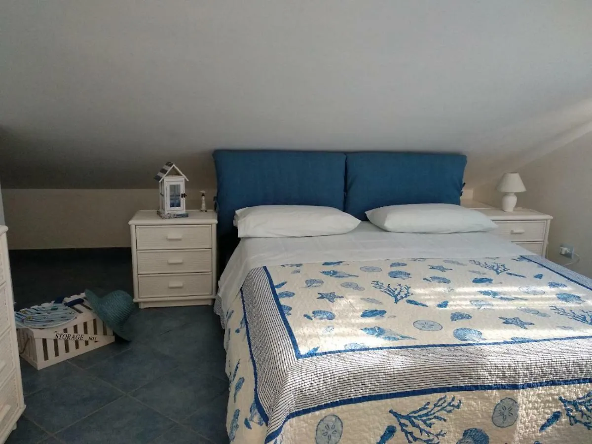Сasa de vacaciones Villa Mansarda Camelie Via Dei Normanni, 45 Campofelice Di Roccella Italia